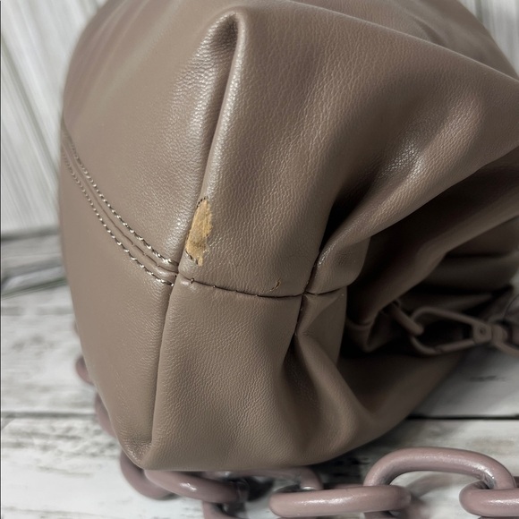 Badgley Mischka Taupe Wrapped Frame Clutch Shoulder Bag with Chunky Mauve Chain - Picture 3 of 10